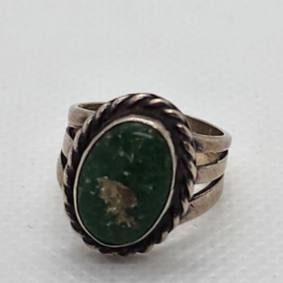 Navajo Style Sterling Silver & Green Turquoise Stone Ring (3.5) - Picture 4 of 5